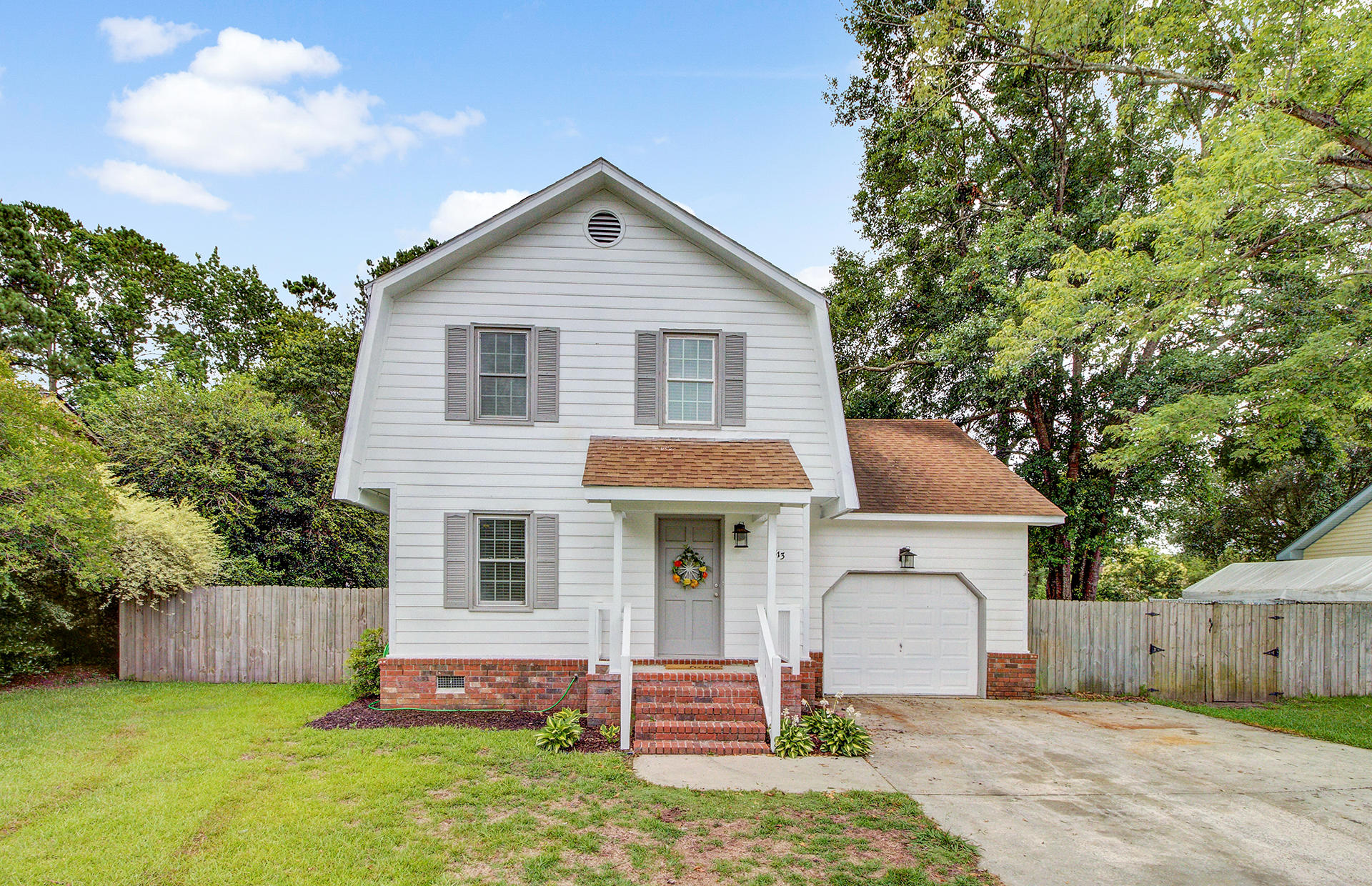 513 Longleaf Road Summerville, SC 29486 - Photo 1 of 34 1
