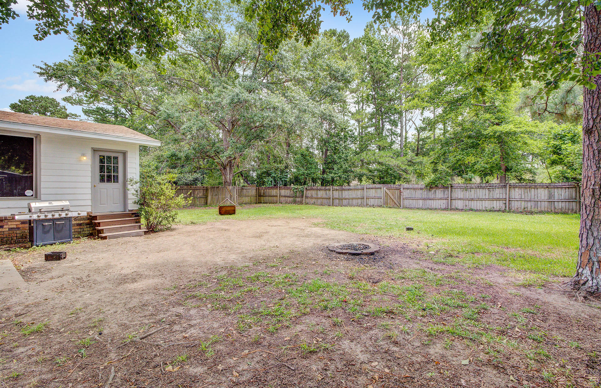 513 Longleaf Road Summerville, SC 29486 - Photo 21 of 34 22