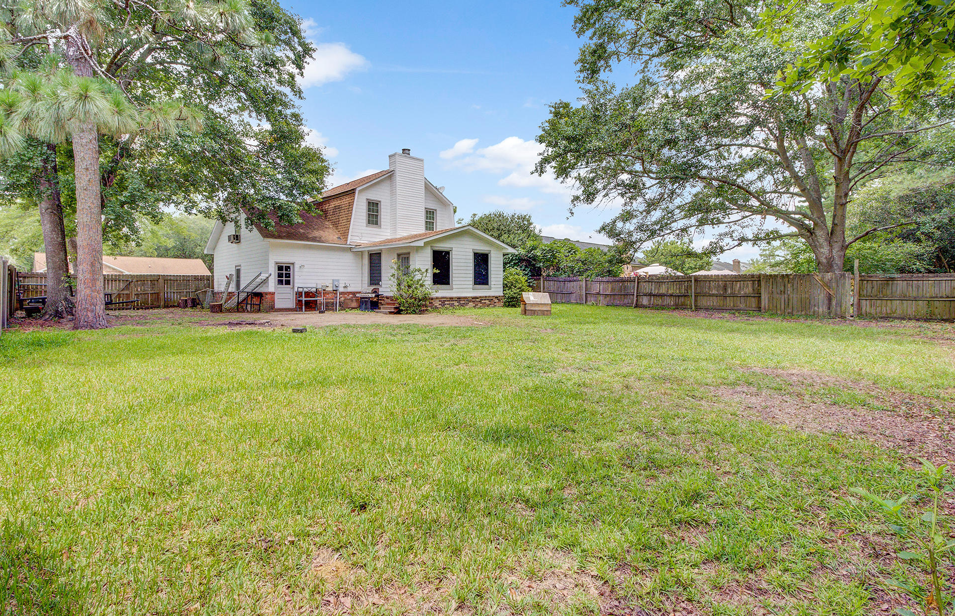 513 Longleaf Road Summerville, SC 29486 - Photo 22 of 34 23