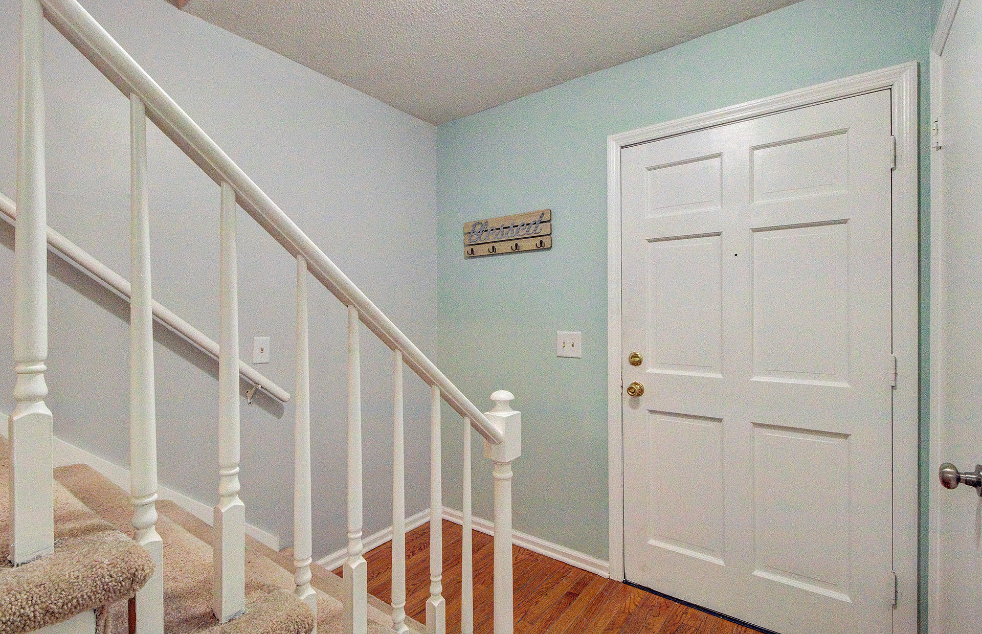 513 Longleaf Road Summerville, SC 29486 - Photo 4 of 34 5