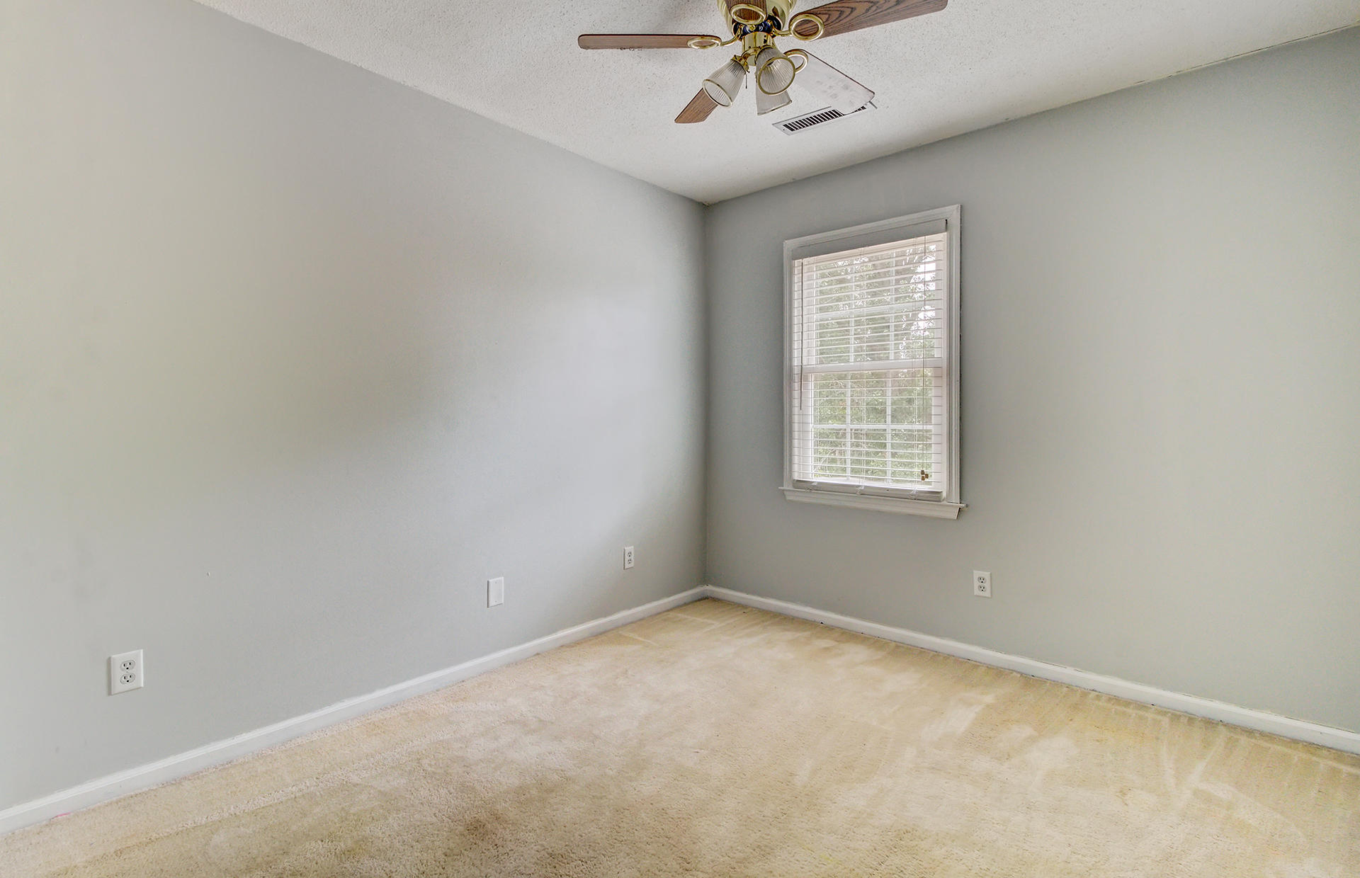513 Longleaf Road Summerville, SC 29486 - Photo 31 of 34 32
