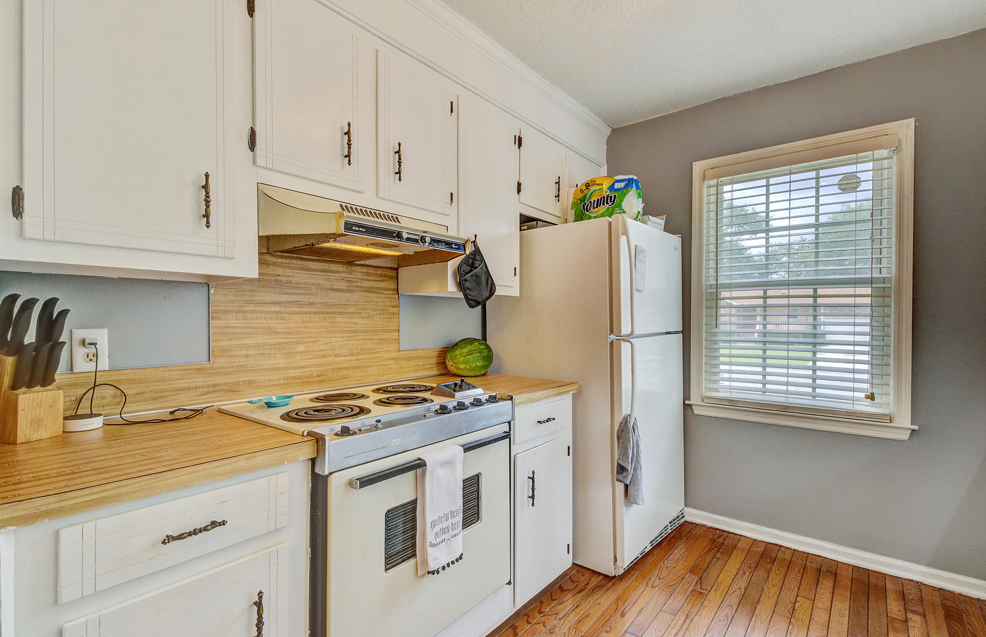 513 Longleaf Road Summerville, SC 29486 - Photo 8 of 34 9