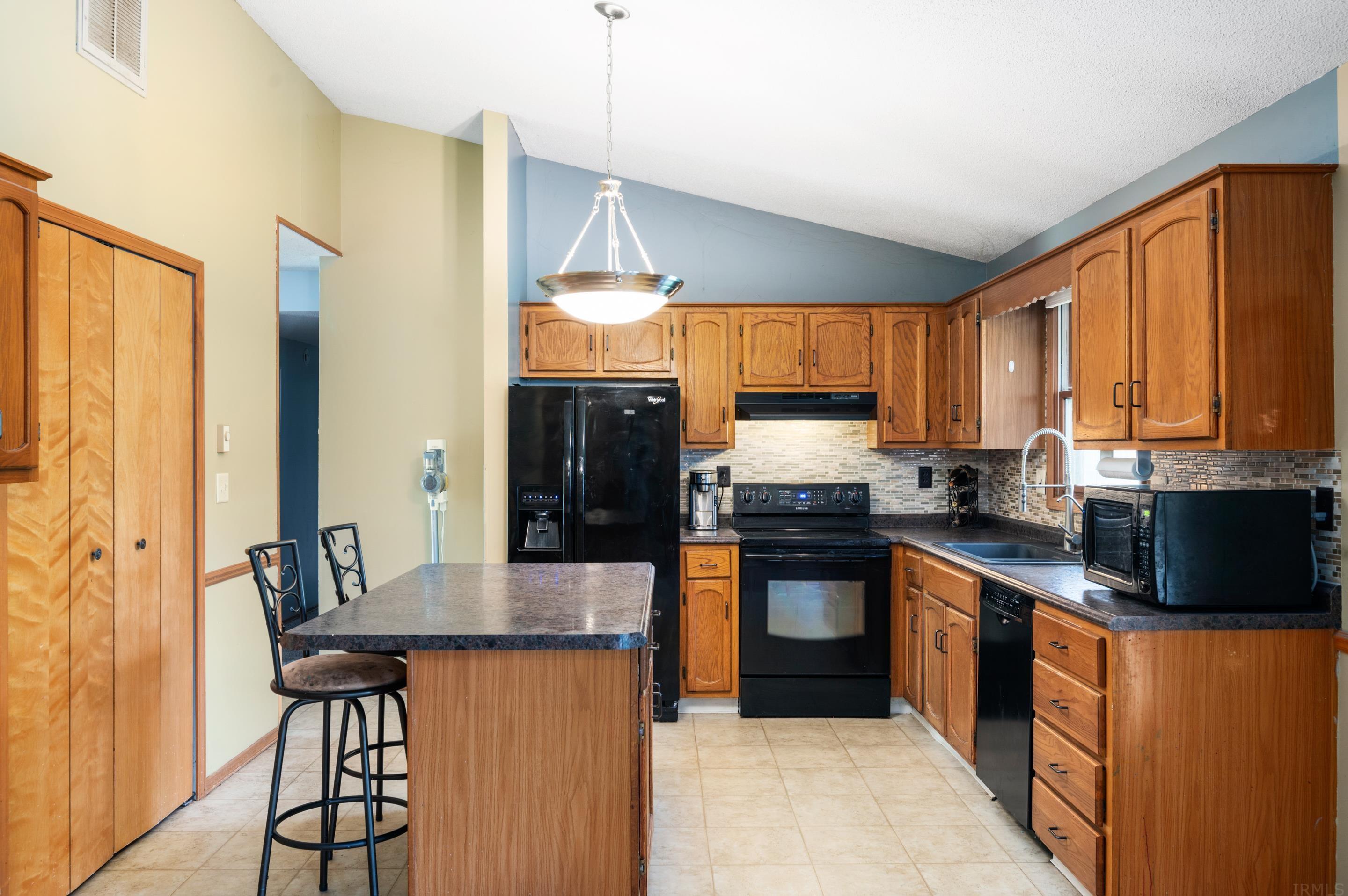 8600 West Thorn Tree Road Muncie, IN 47304 - Photo 8 of 23 Gallery Image 8