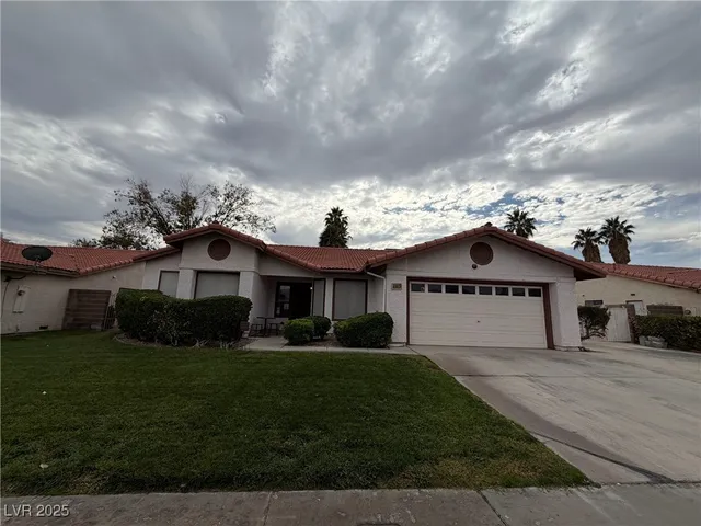 $1,900 | 6305 Crosswood Avenue, Las Vegas, NV 89108