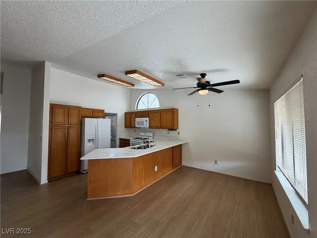 $1,900 | 6305 Crosswood Avenue, Las Vegas, NV 89108