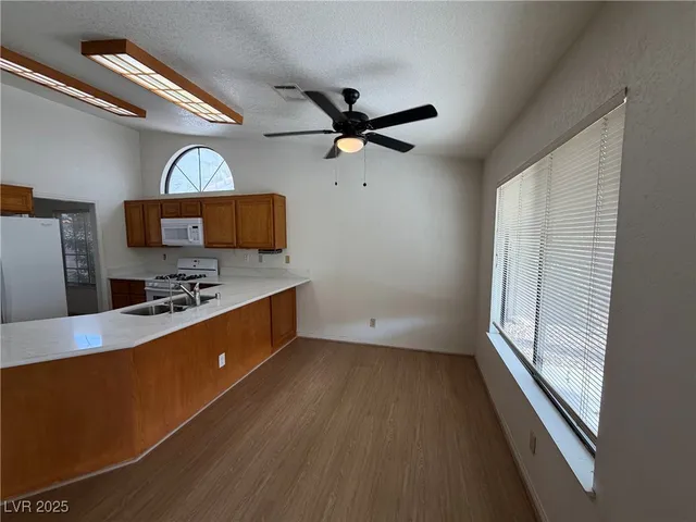 $1,900 | 6305 Crosswood Avenue, Las Vegas, NV 89108