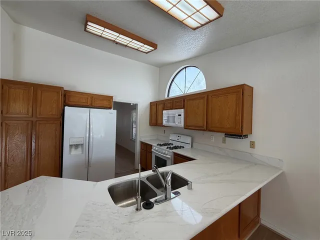 $1,900 | 6305 Crosswood Avenue, Las Vegas, NV 89108