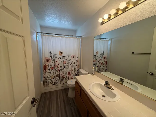 $1,900 | 6305 Crosswood Avenue, Las Vegas, NV 89108