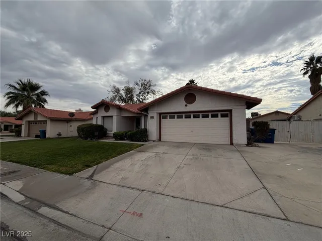 $1,900 | 6305 Crosswood Avenue, Las Vegas, NV 89108