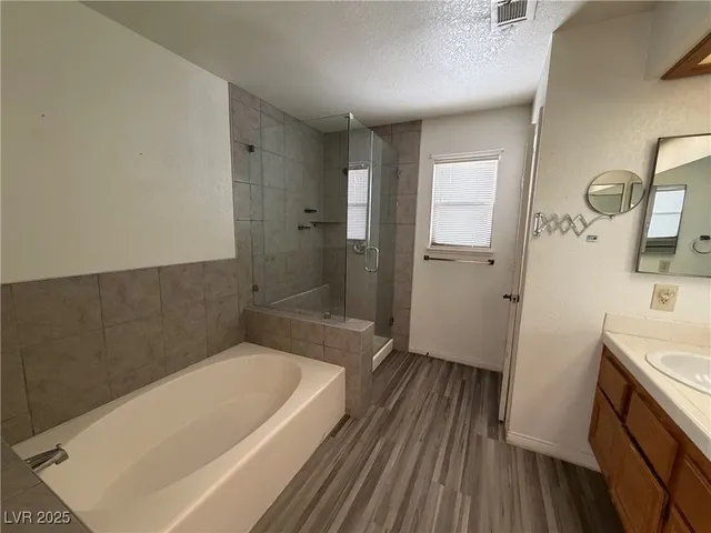 $1,900 | 6305 Crosswood Avenue, Las Vegas, NV 89108