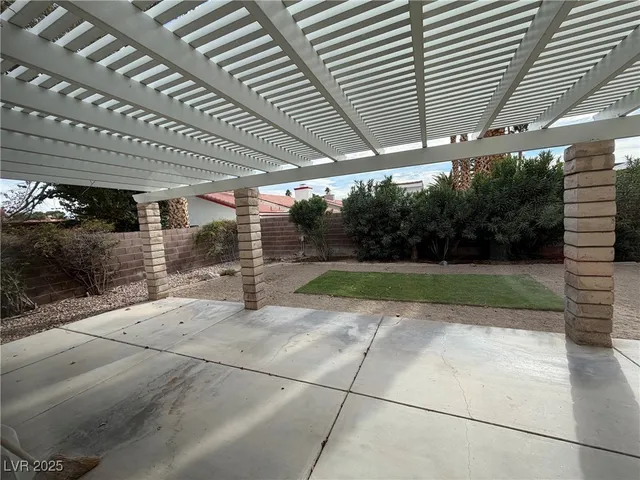 $1,900 | 6305 Crosswood Avenue, Las Vegas, NV 89108