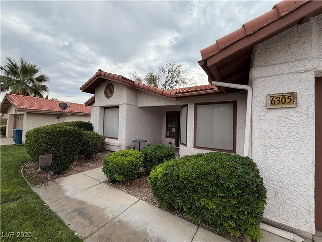 $1,900 | 6305 Crosswood Avenue, Las Vegas, NV 89108