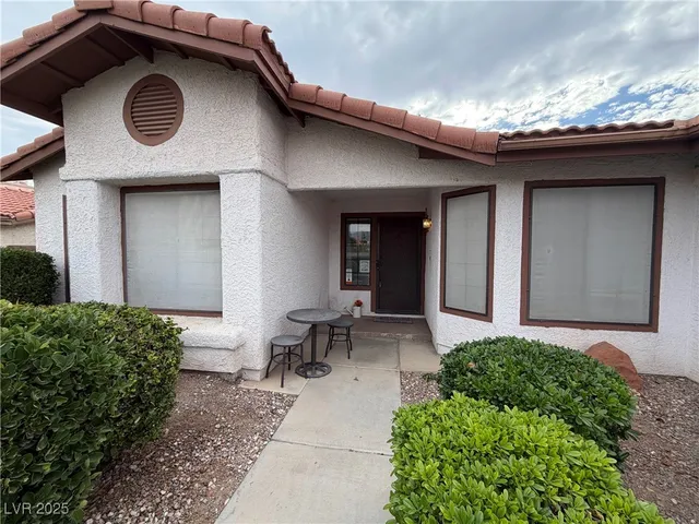 $1,900 | 6305 Crosswood Avenue, Las Vegas, NV 89108
