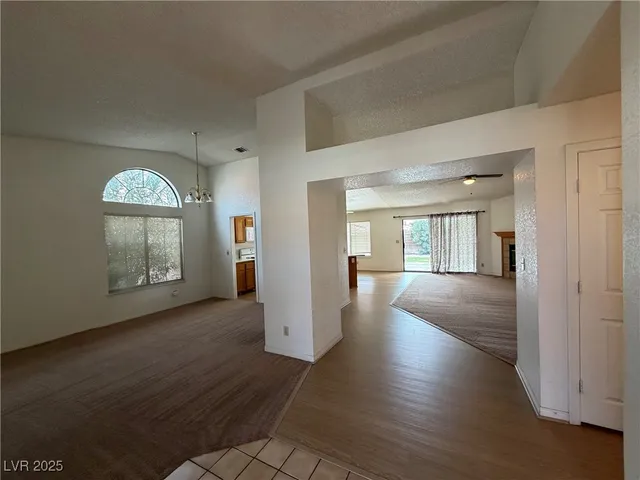 $1,900 | 6305 Crosswood Avenue, Las Vegas, NV 89108