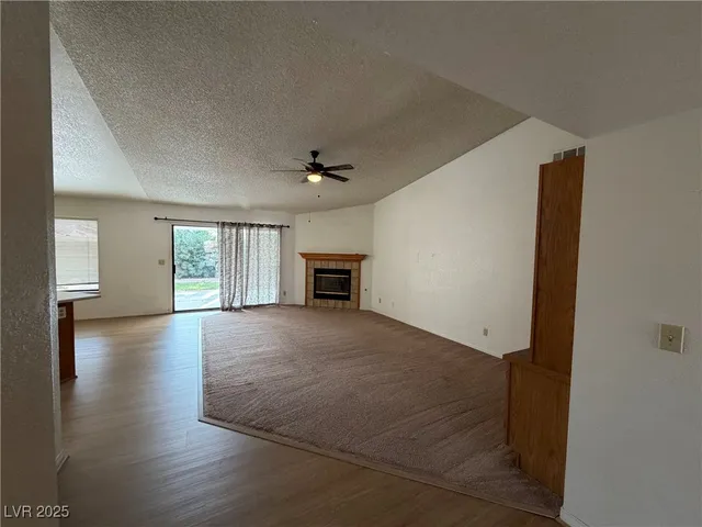 $1,900 | 6305 Crosswood Avenue, Las Vegas, NV 89108