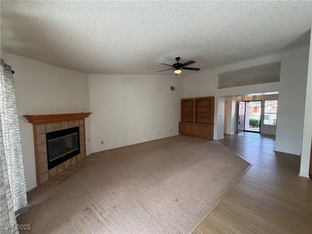 $1,900 | 6305 Crosswood Avenue, Las Vegas, NV 89108