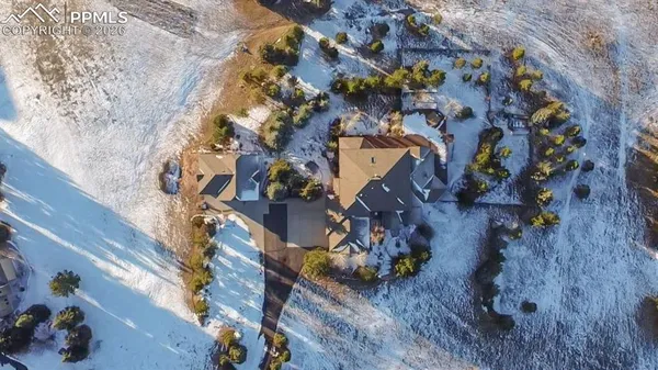 a picture of a building