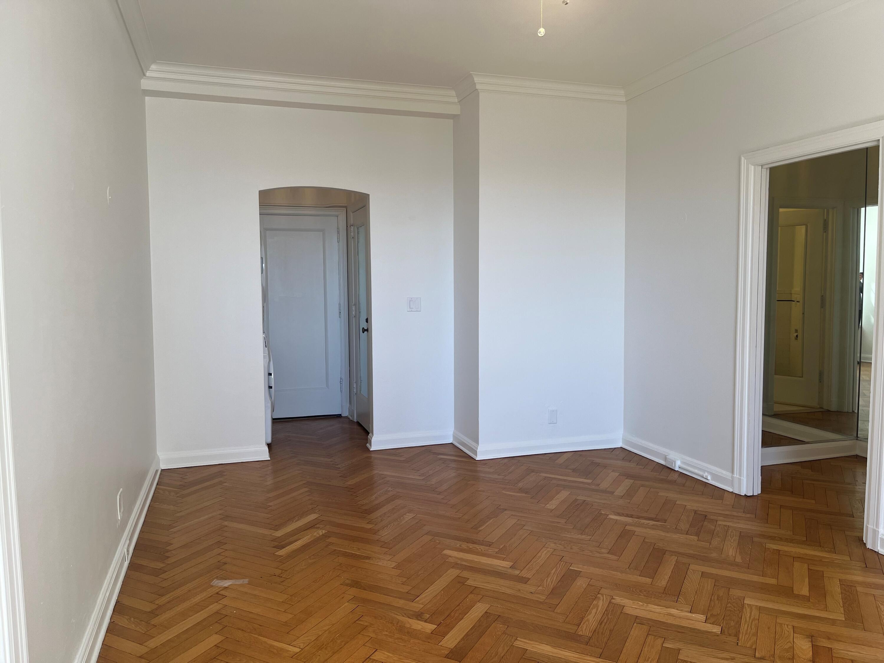 925 East Wells Street, Unit 325 Milwaukee, WI 53202 - Photo 14 of 23 425_13