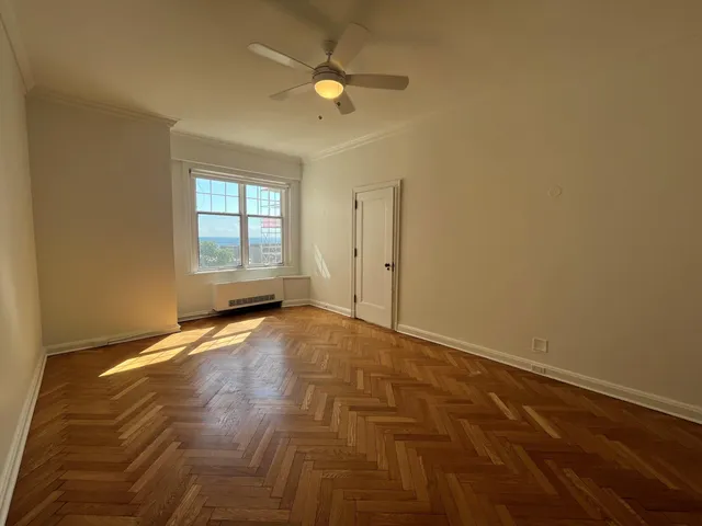 $2,995 | 925 East Wells Street, Unit 325, Milwaukee, WI 53202