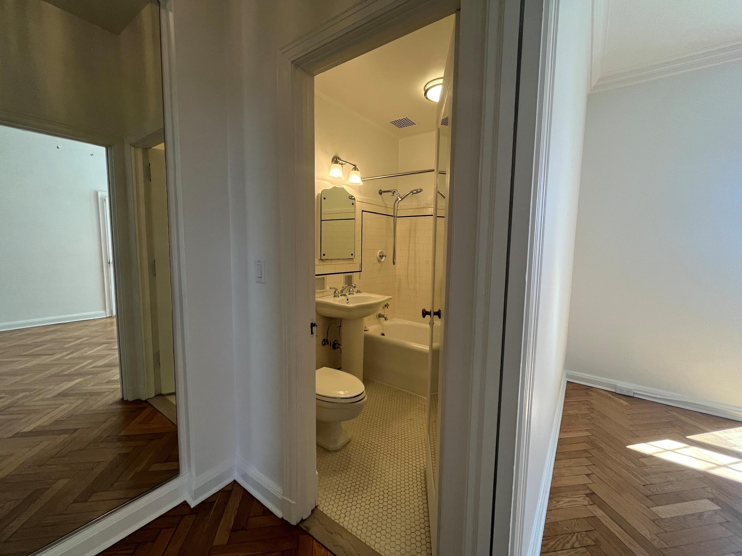 925 East Wells Street, Unit 325 Milwaukee, WI 53202 - Photo 16 of 23 425_15