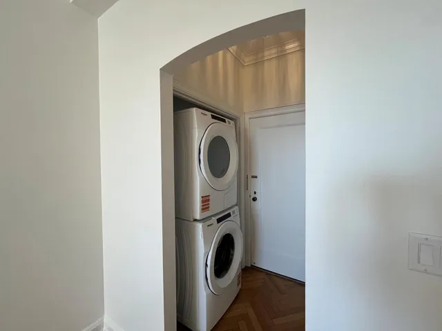 $2,995 | 925 East Wells Street, Unit 325, Milwaukee, WI 53202