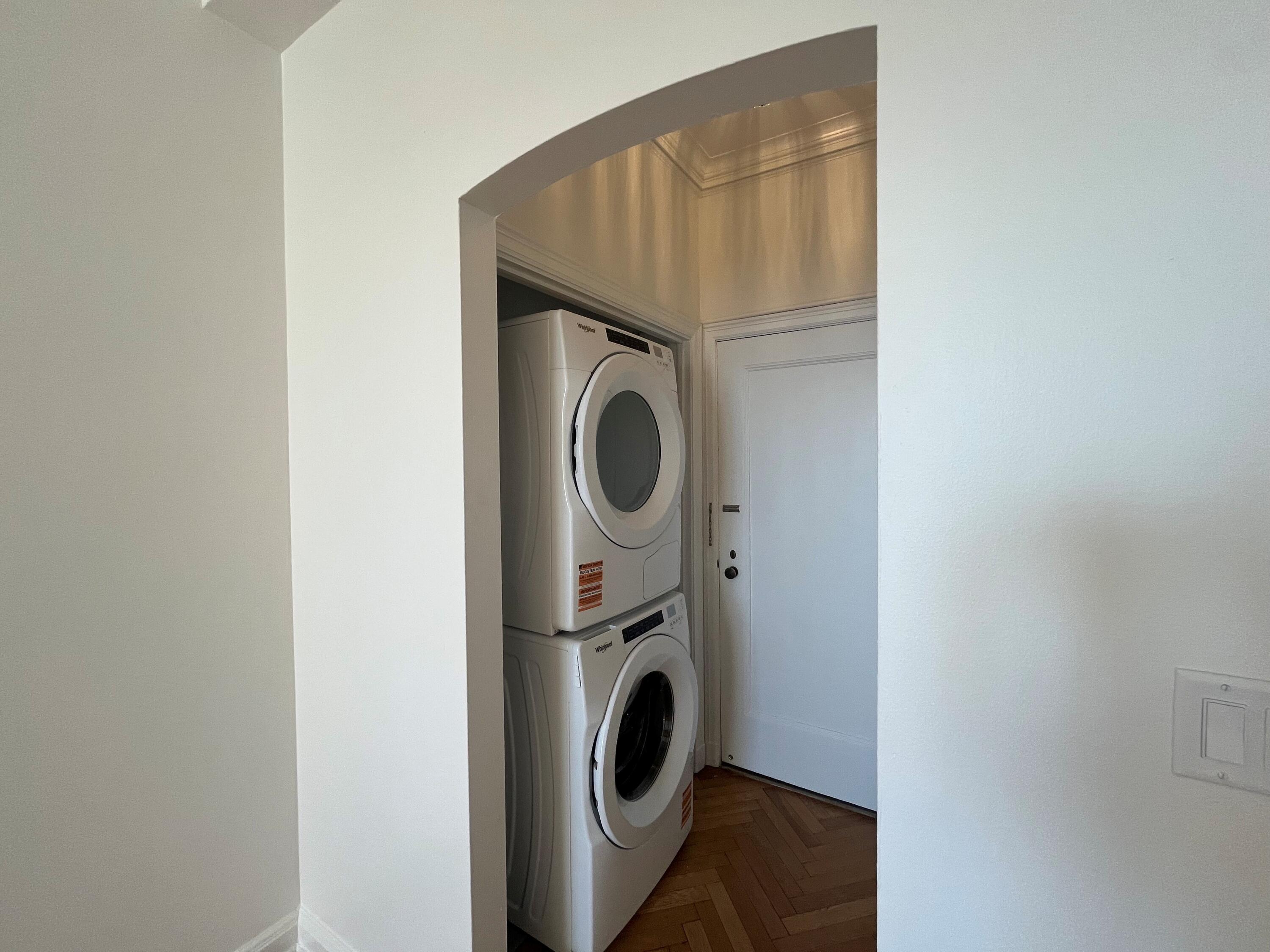 925 East Wells Street, Unit 325 Milwaukee, WI 53202 - Photo 18 of 23 425_17