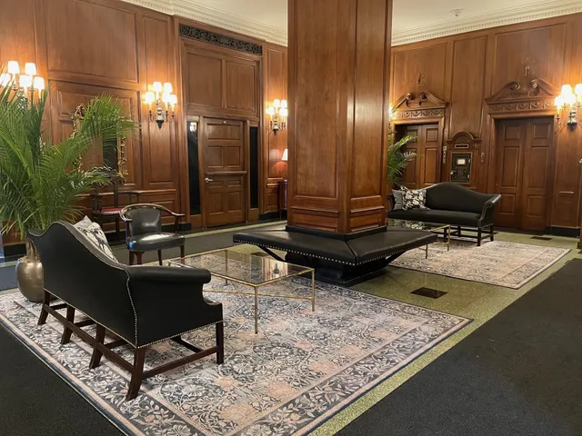 $2,995 | 925 East Wells Street, Unit 325, Milwaukee, WI 53202