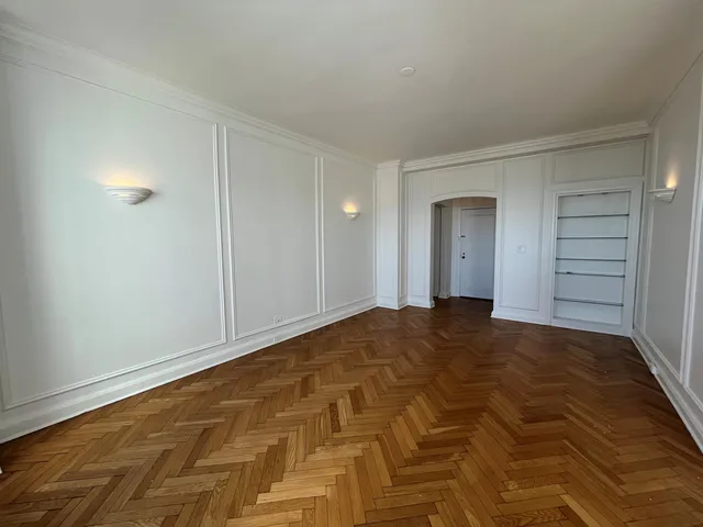 $2,995 | 925 East Wells Street, Unit 325, Milwaukee, WI 53202