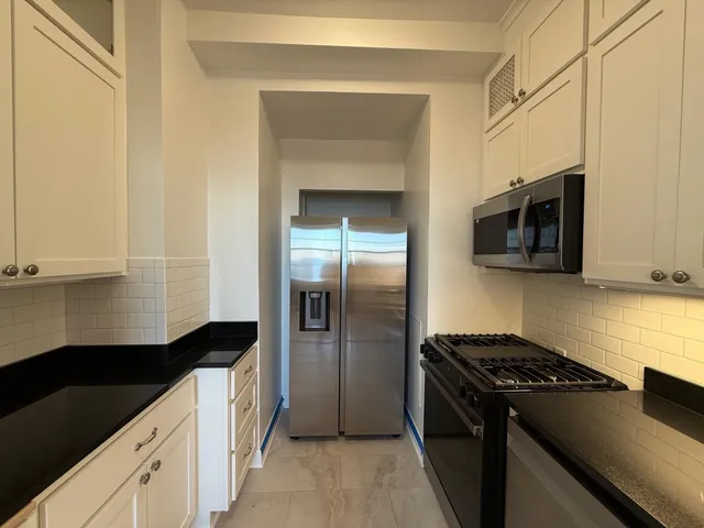 $2,995 | 925 East Wells Street, Unit 325, Milwaukee, WI 53202