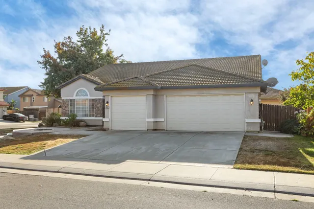 a house view with a outdoor space