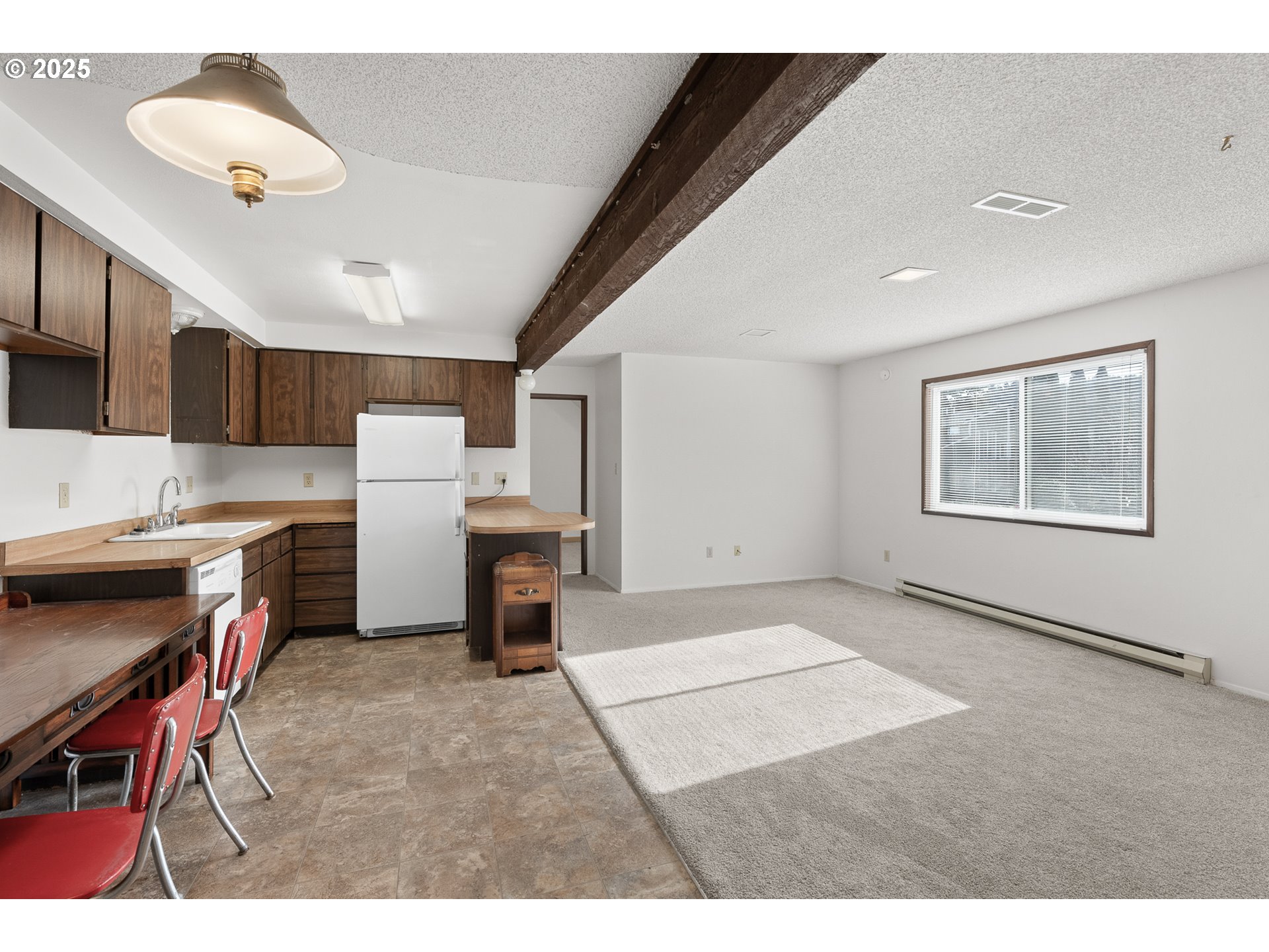 1521 Ranch Road Reedsport, OR 97467 - Photo 37 of 44 a workspace with furniture