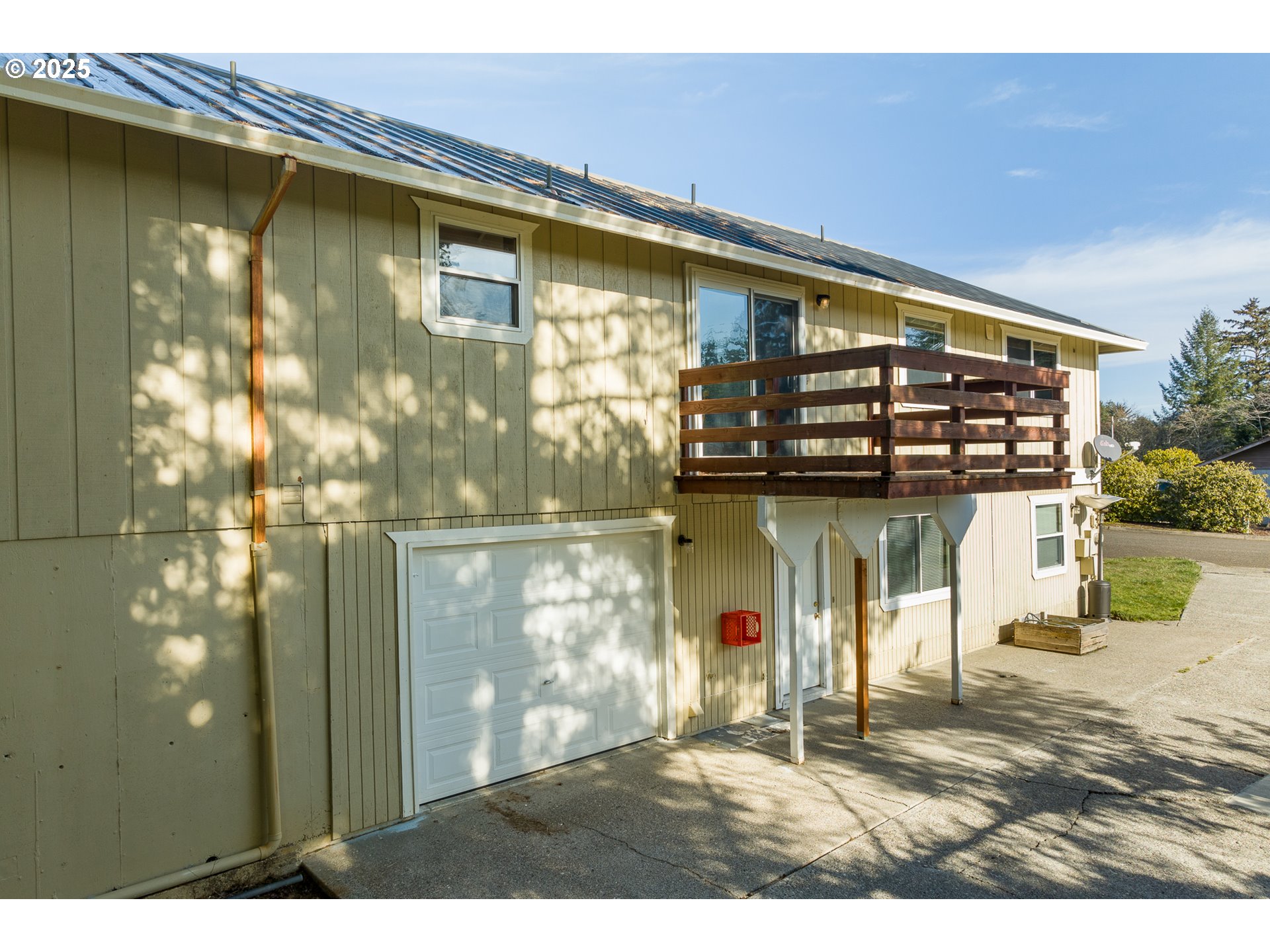 1521 Ranch Road Reedsport, OR 97467 - Photo 42 of 44 a picture of a bathroom with a shower