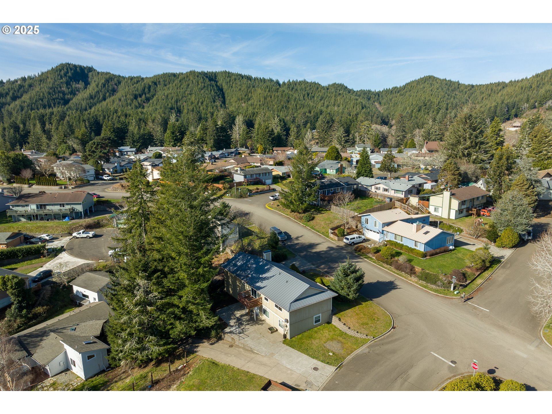 1521 Ranch Road Reedsport, OR 97467 - Photo 44 of 44 a view of a city with mountains