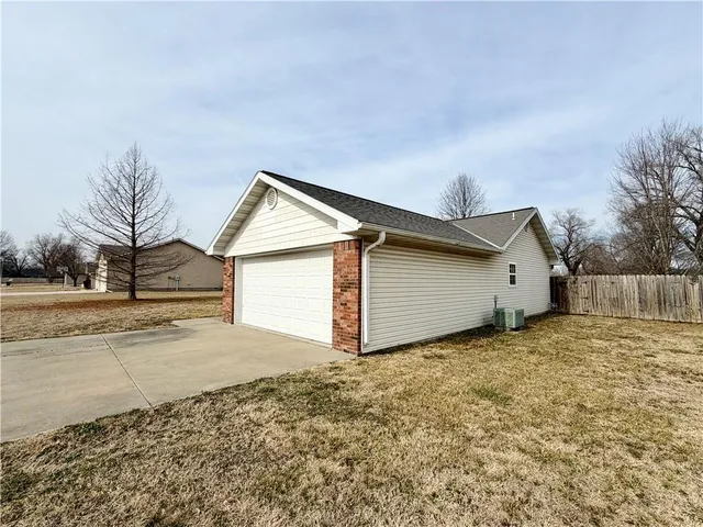 $61,420 | 3227 Hughes Avenue, Parsons, KS 67357