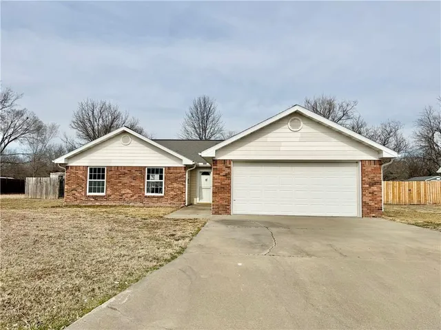 $61,420 | 3227 Hughes Avenue, Parsons, KS 67357