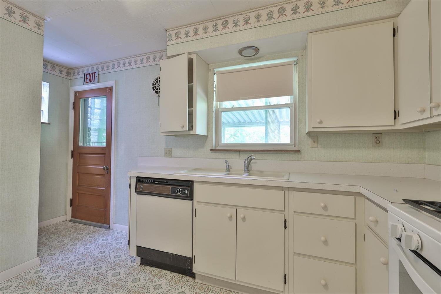 4751 Guerley Road Cincinnati, OH 45238 - Photo 8 of 17