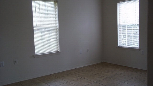 25121 Olive Street, Unit 2 Elberta, AL 36530 - Photo 4 of 8 Living Room