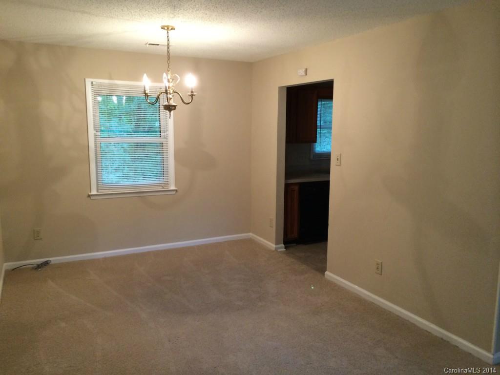 6202 Round Hill Road Charlotte, NC 28211 - Photo 4 of 13 Gallery Image 4