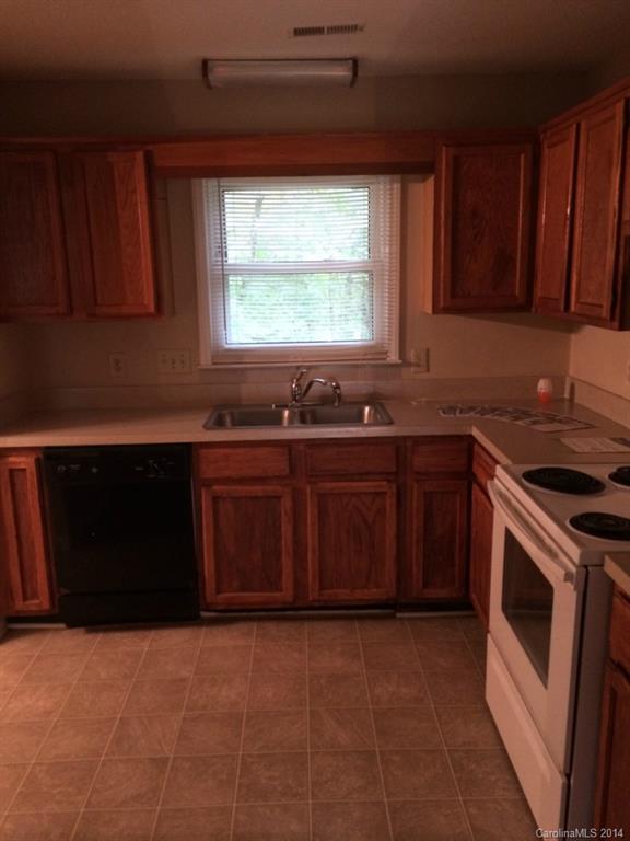 6202 Round Hill Road Charlotte, NC 28211 - Photo 5 of 13 Gallery Image 5