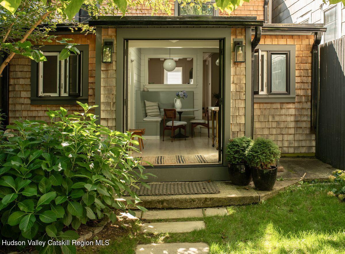 342 State Street Hudson, NY 12534 - Photo 2 of 21 photo_online_002