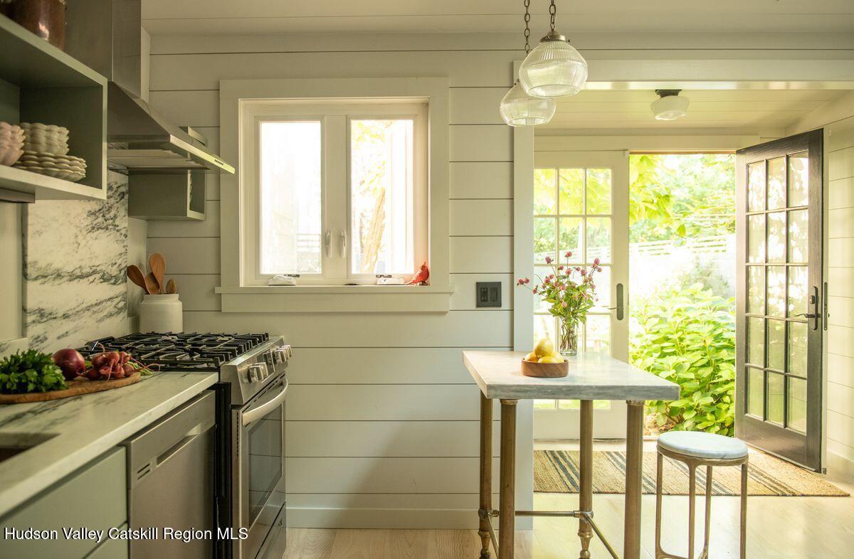 342 State Street Hudson, NY 12534 - Photo 3 of 21 photo_online_003