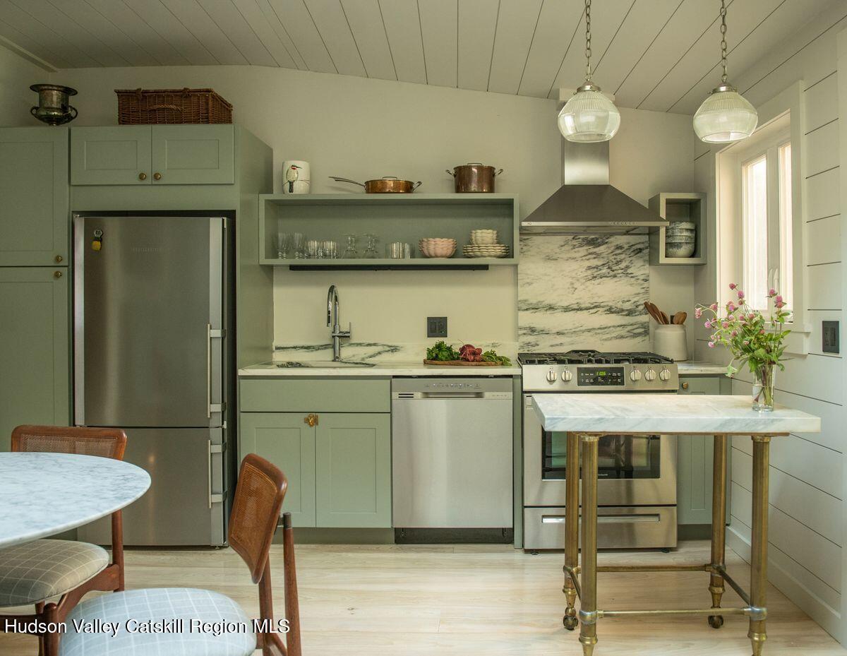 342 State Street Hudson, NY 12534 - Photo 5 of 21 photo_online_005