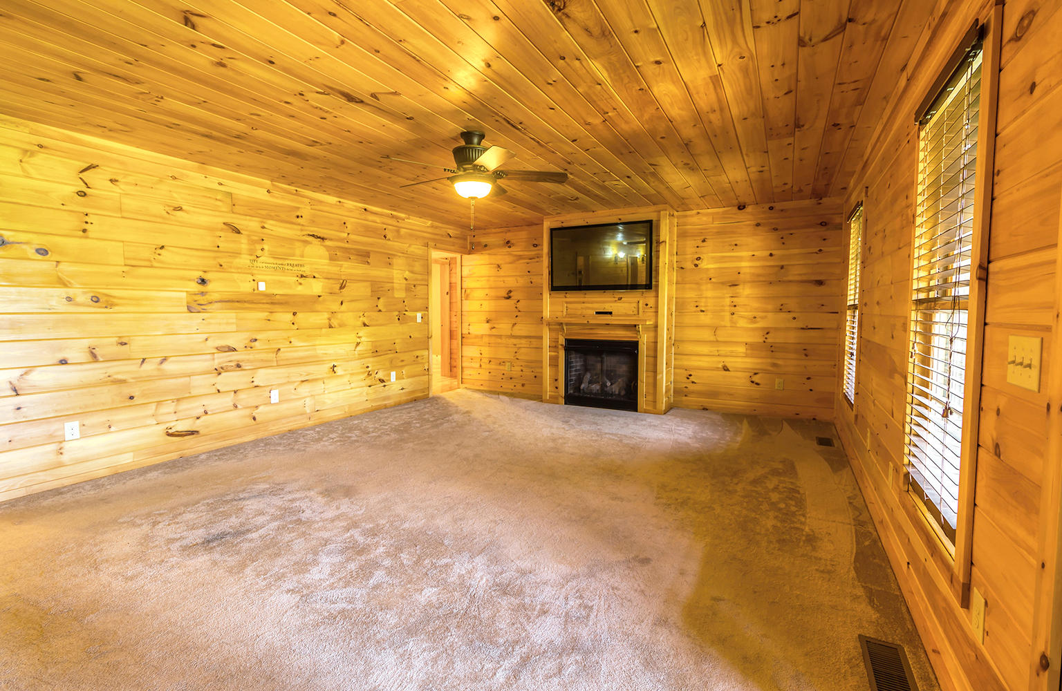2074 Centerpoint Road Decatur, TN 37322 - Photo 18 of 40 Living Room