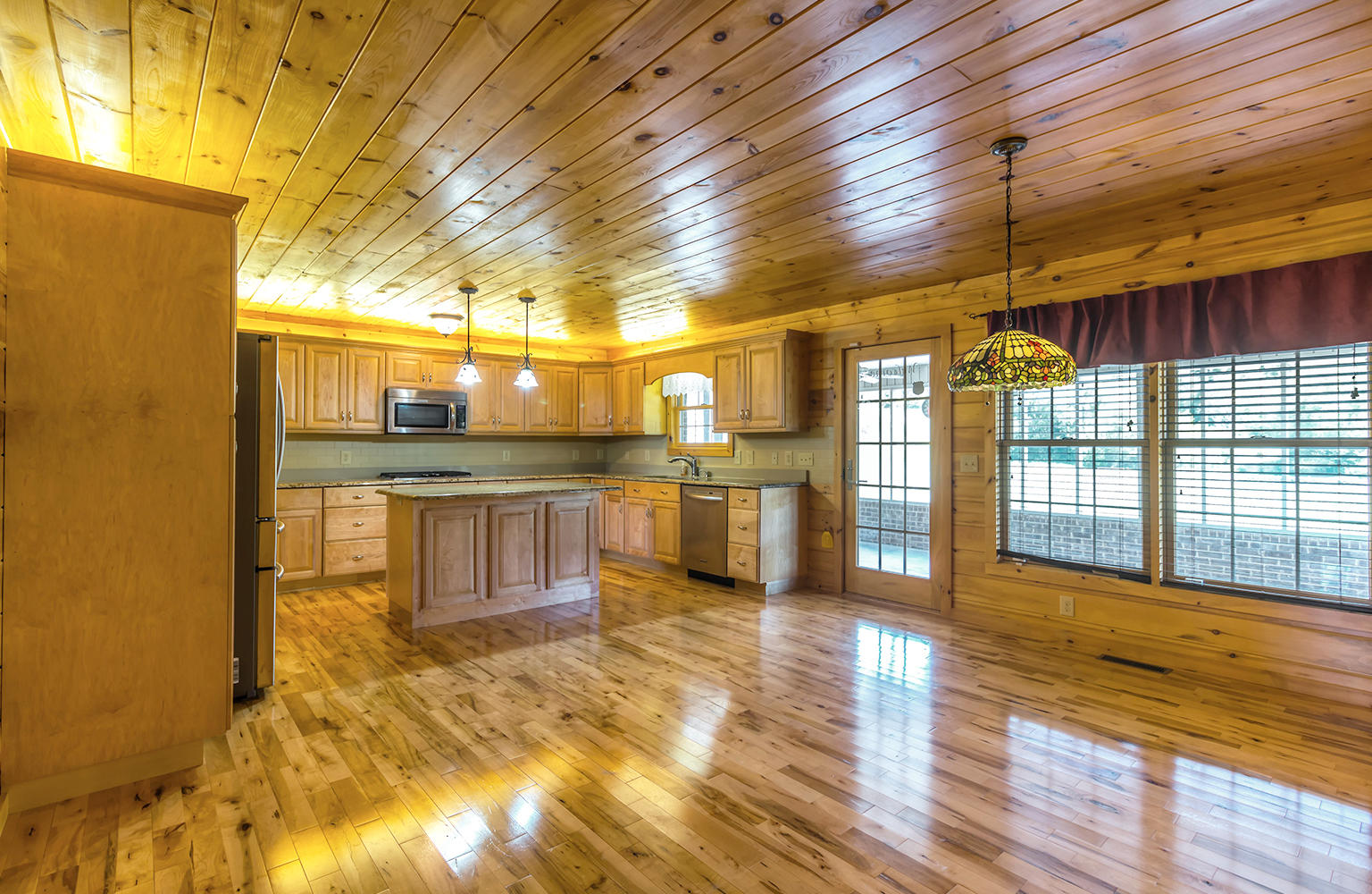 2074 Centerpoint Road Decatur, TN 37322 - Photo 24 of 40 Dining