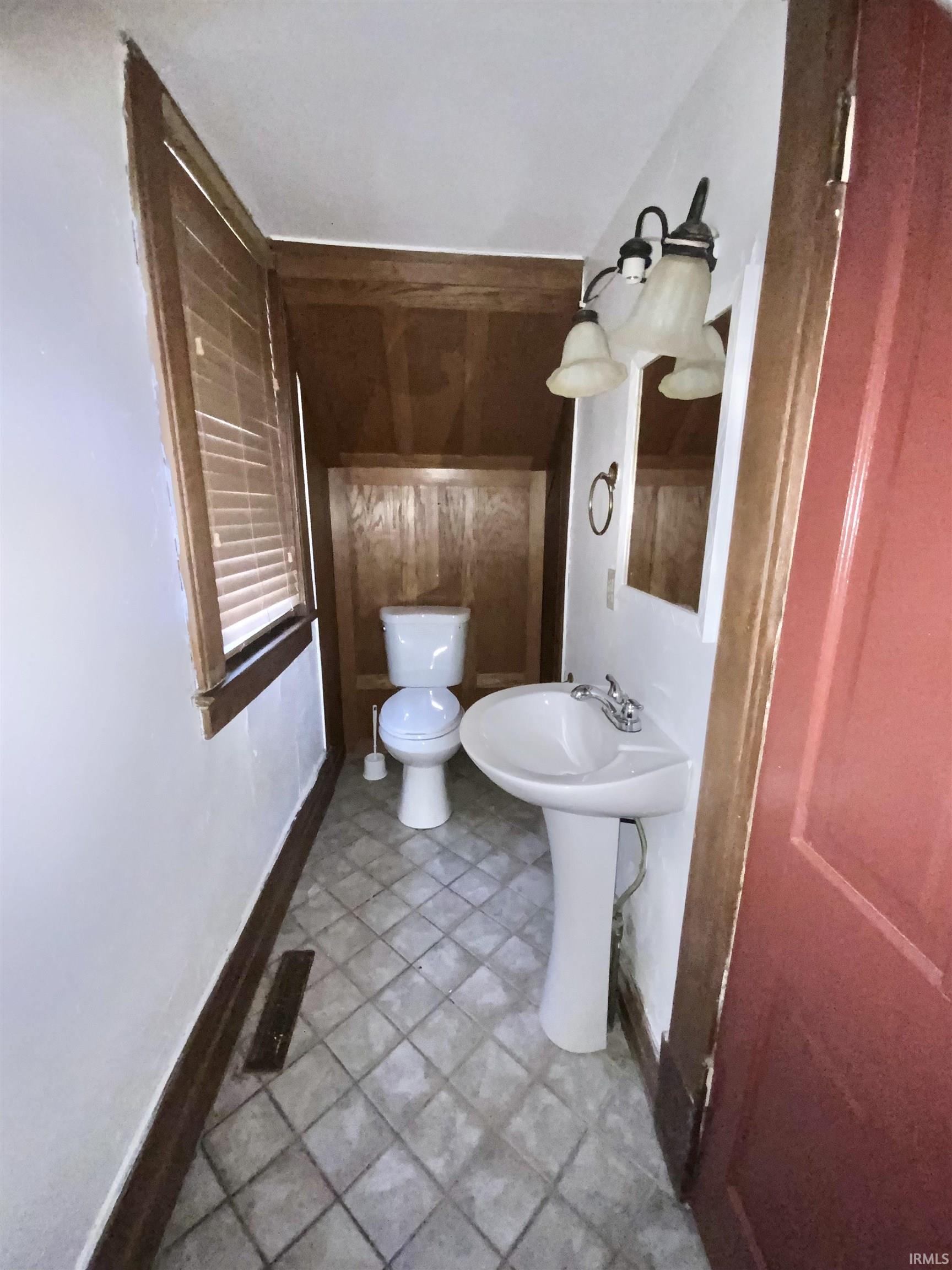 1010 High St Road Logansport, IN 46947 - Photo 11 of 33