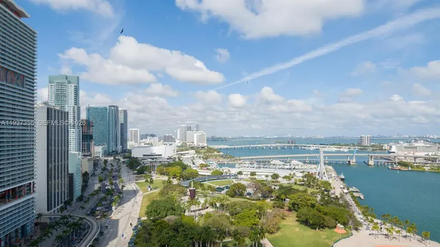 $3,450 | 300 South Biscayne Boulevard, Unit L428, Miami, FL 33131