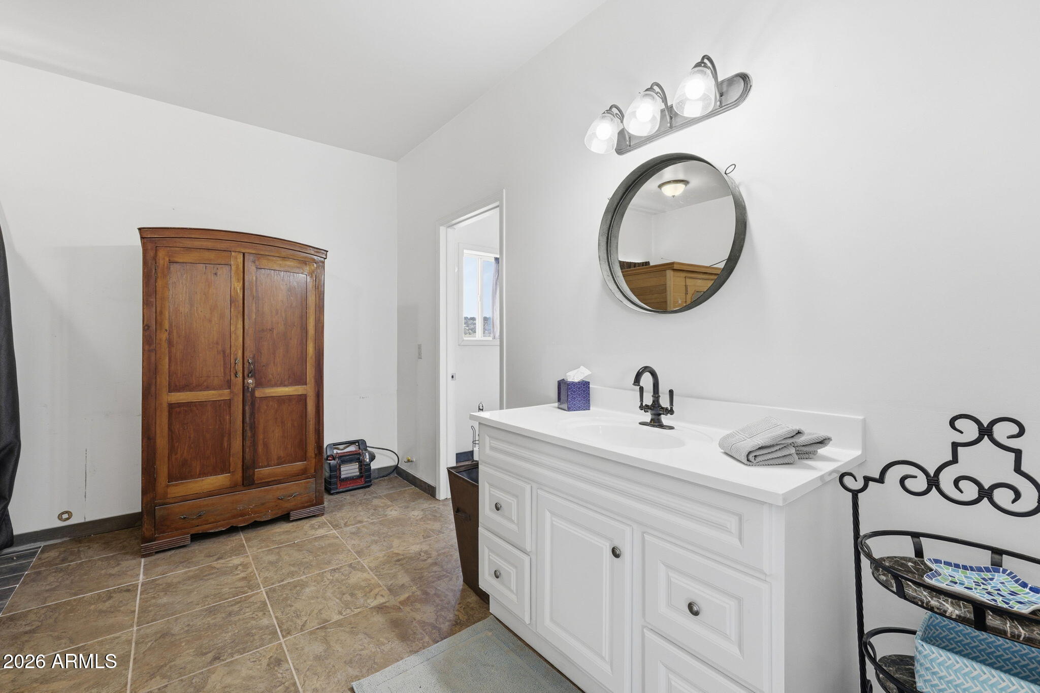 77 N8543 Concho, AZ 85924 - Photo 12 of 44 a bathroom with a sink and a mirror