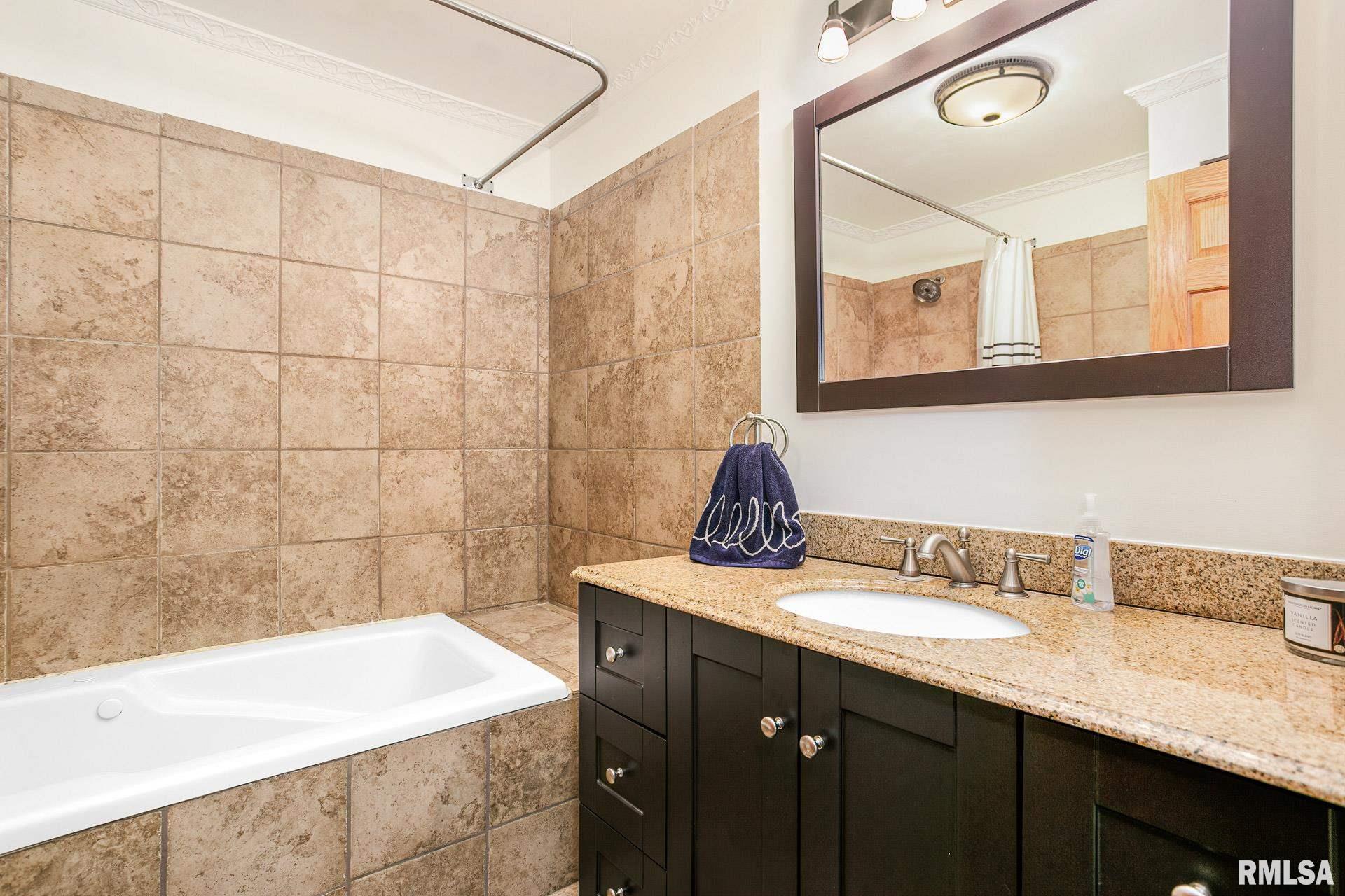220 South Cody Road Eldridge, IA 52748 - Photo 15 of 36 Gallery Image 15