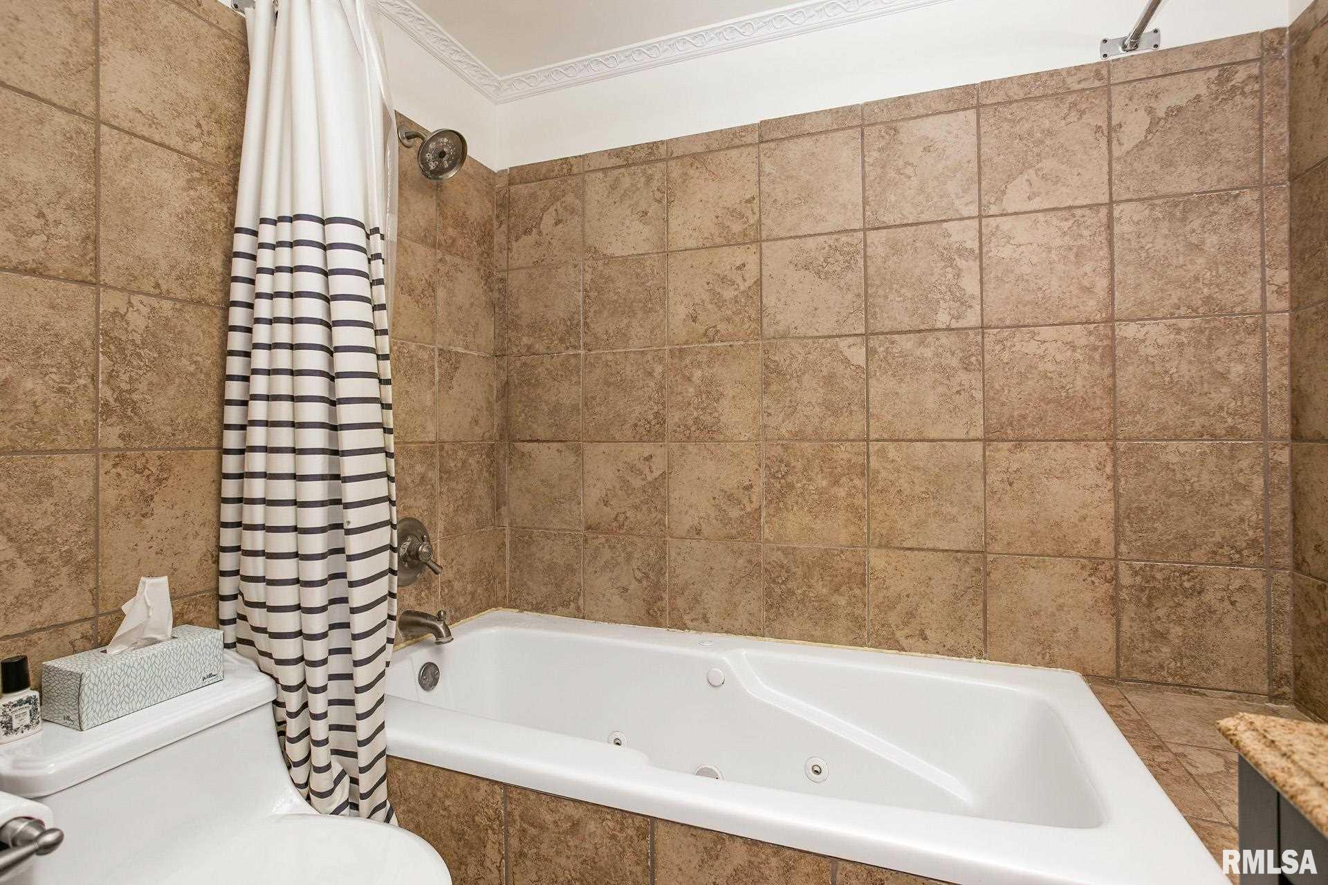 220 South Cody Road Eldridge, IA 52748 - Photo 16 of 36 Gallery Image 16