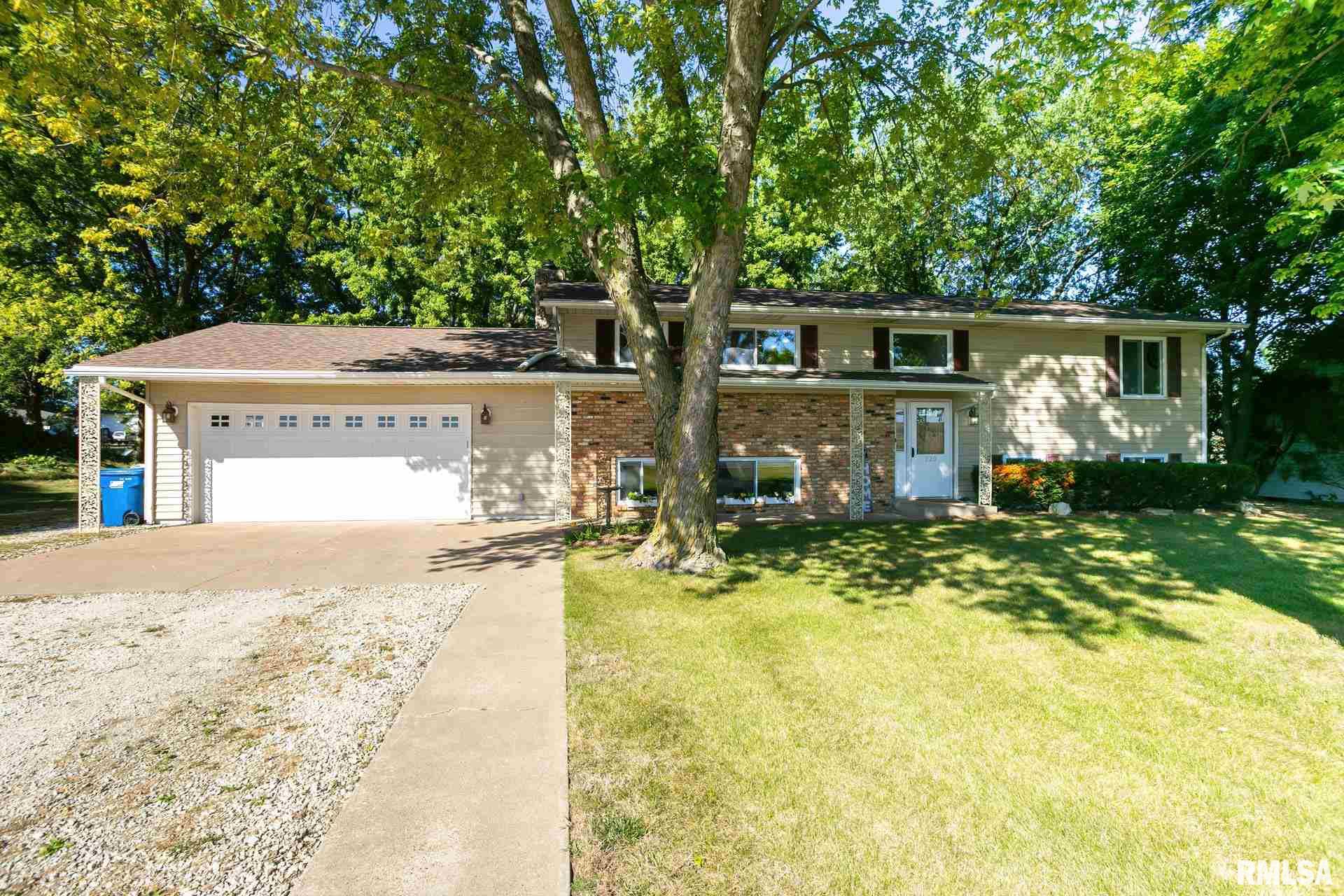 220 South Cody Road Eldridge, IA 52748 - Photo 3 of 36 Gallery Image 3